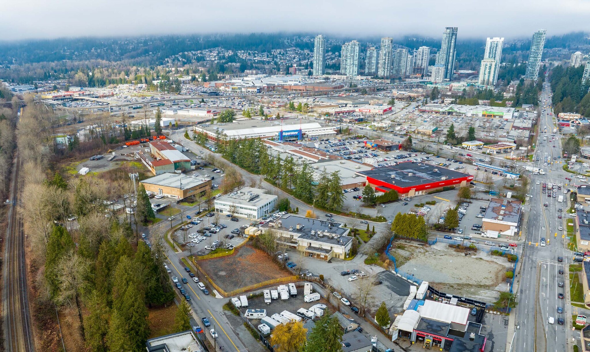 3021-3033 Gordon Ave, Coquitlam, BC à louer Photo de l’immeuble– Image 1 sur 5