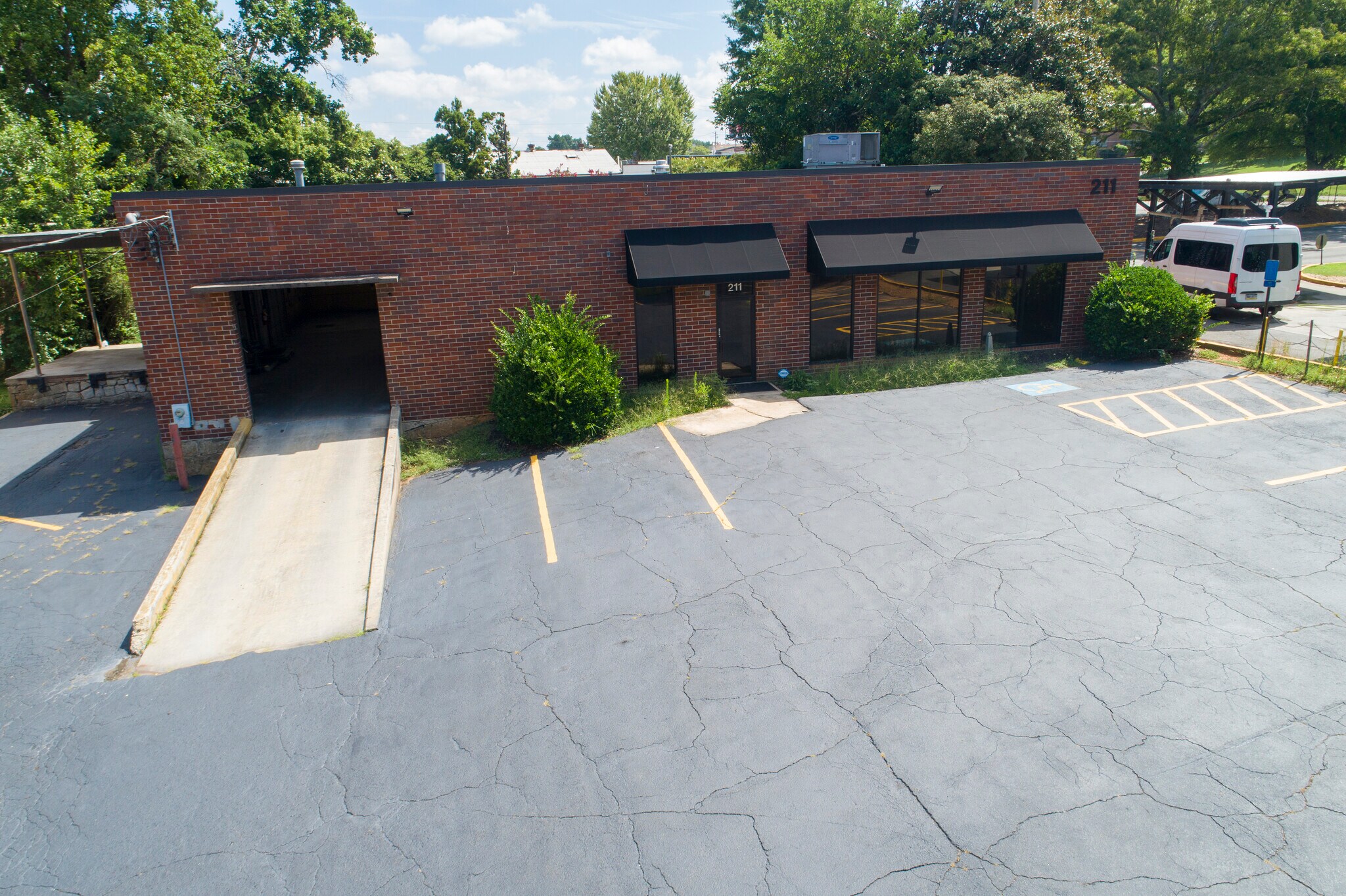 211 DeKalb Industrial Way, Decatur, GA à louer Photo intérieure– Image 1 sur 8