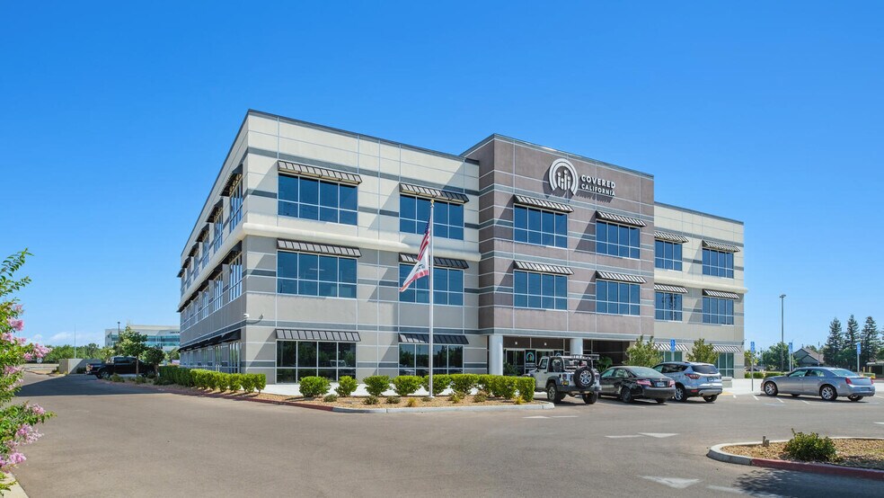 247 E Nees Ave, Fresno, CA à louer - Photo de l’immeuble – Image 2 sur 15