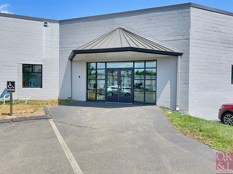 45 Ne Industrial Rd, Branford, CT à vendre - Photo de l’immeuble – Image 2 sur 12