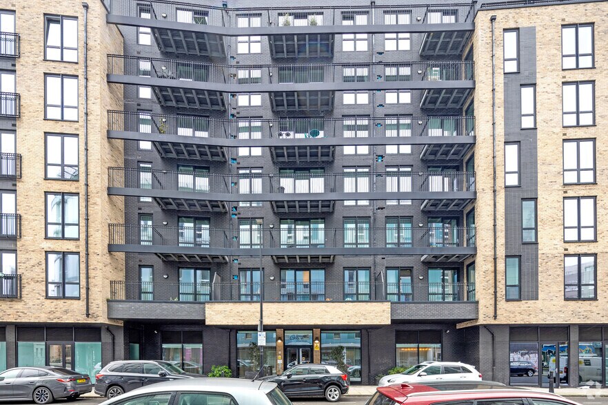 54 Three Colts Ln, Londres à louer - Photo de l’immeuble – Image 2 sur 3