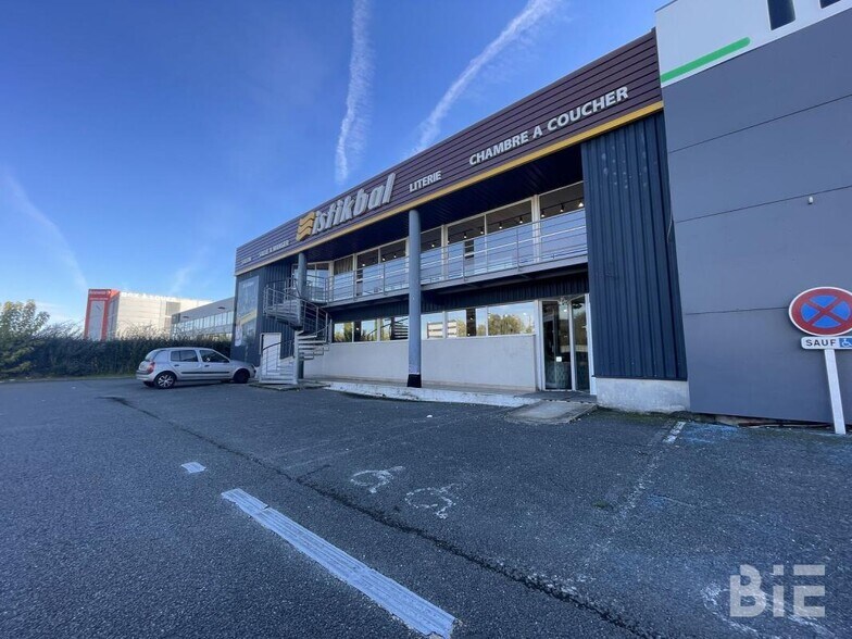 Local commercial dans Bordeaux à louer - Photo de l’immeuble – Image 1 sur 4