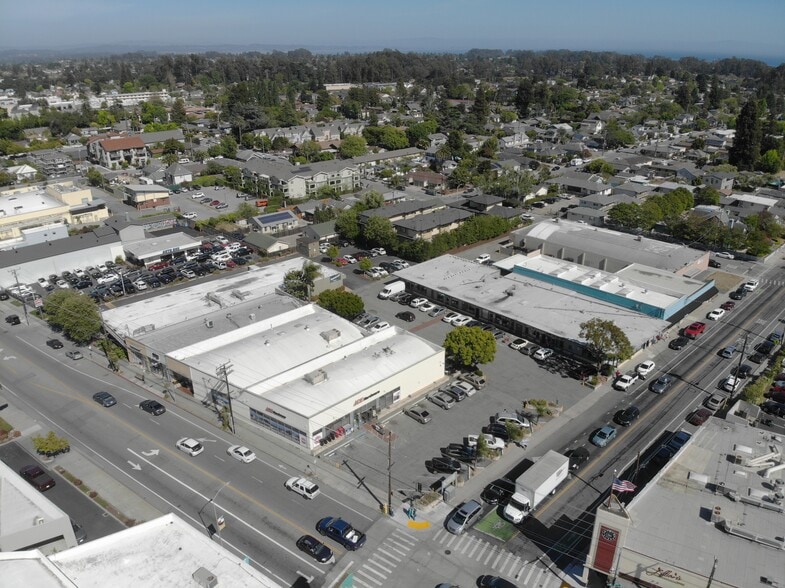 Seabright Shopping Center portefeuille de 3 biens à vendre sur LoopNet.fr - Aérien – Image 1 sur 11