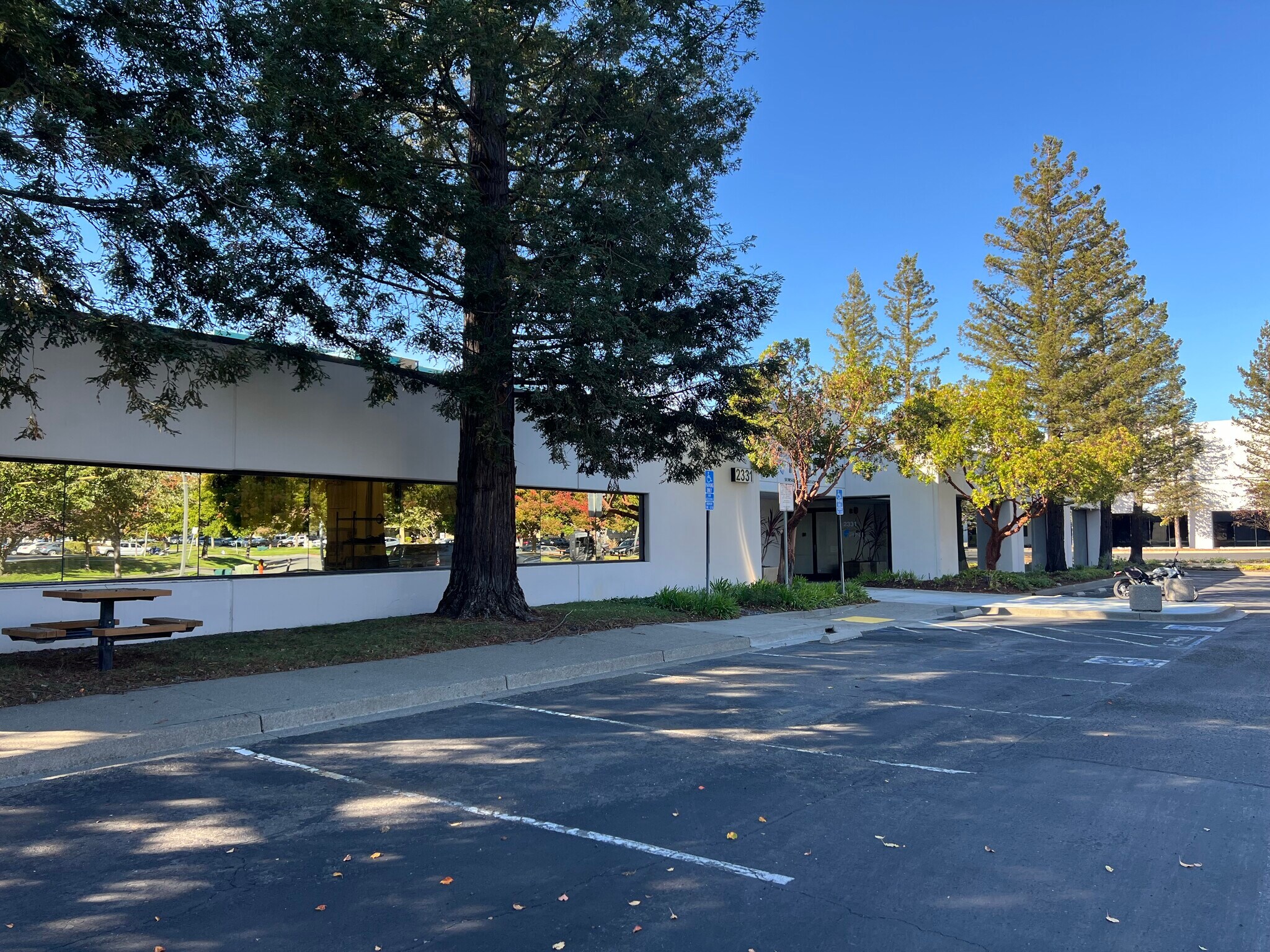 2331 Circadian Way, Santa Rosa, CA à louer Photo principale– Image 1 sur 7