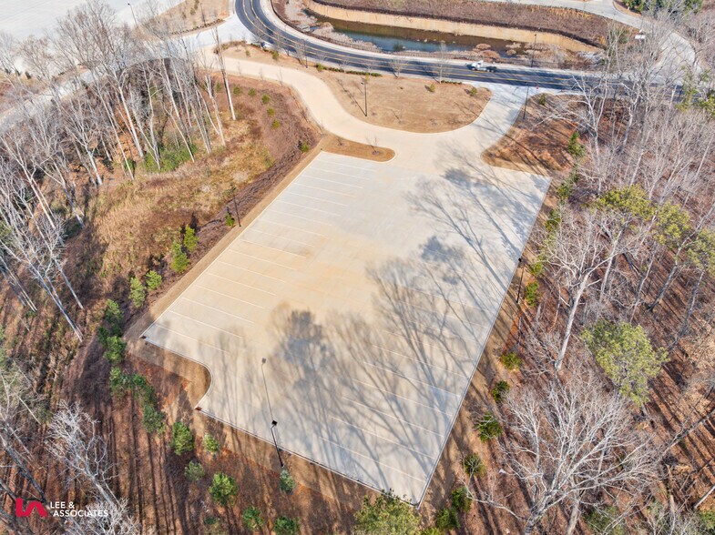 5001 N Commerce Dr, Atlanta, GA à louer - Photo de l’immeuble – Image 3 sur 5