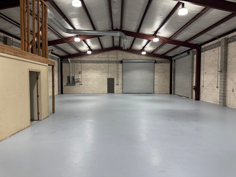 32114 Tamina Rd, Magnolia, TX à vendre - Photo de l’immeuble – Image 3 sur 9