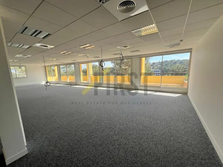 Bureau dans Valbonne à louer - Photo de l’immeuble – Image 1 sur 9