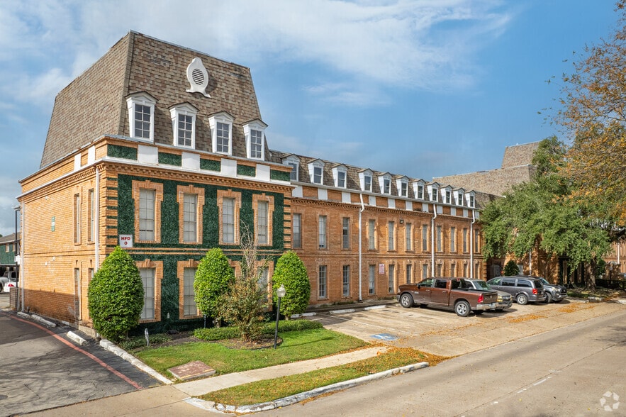 8900 Chimney Rock Rd, Houston, TX à vendre - Photo principale – Image 1 sur 95