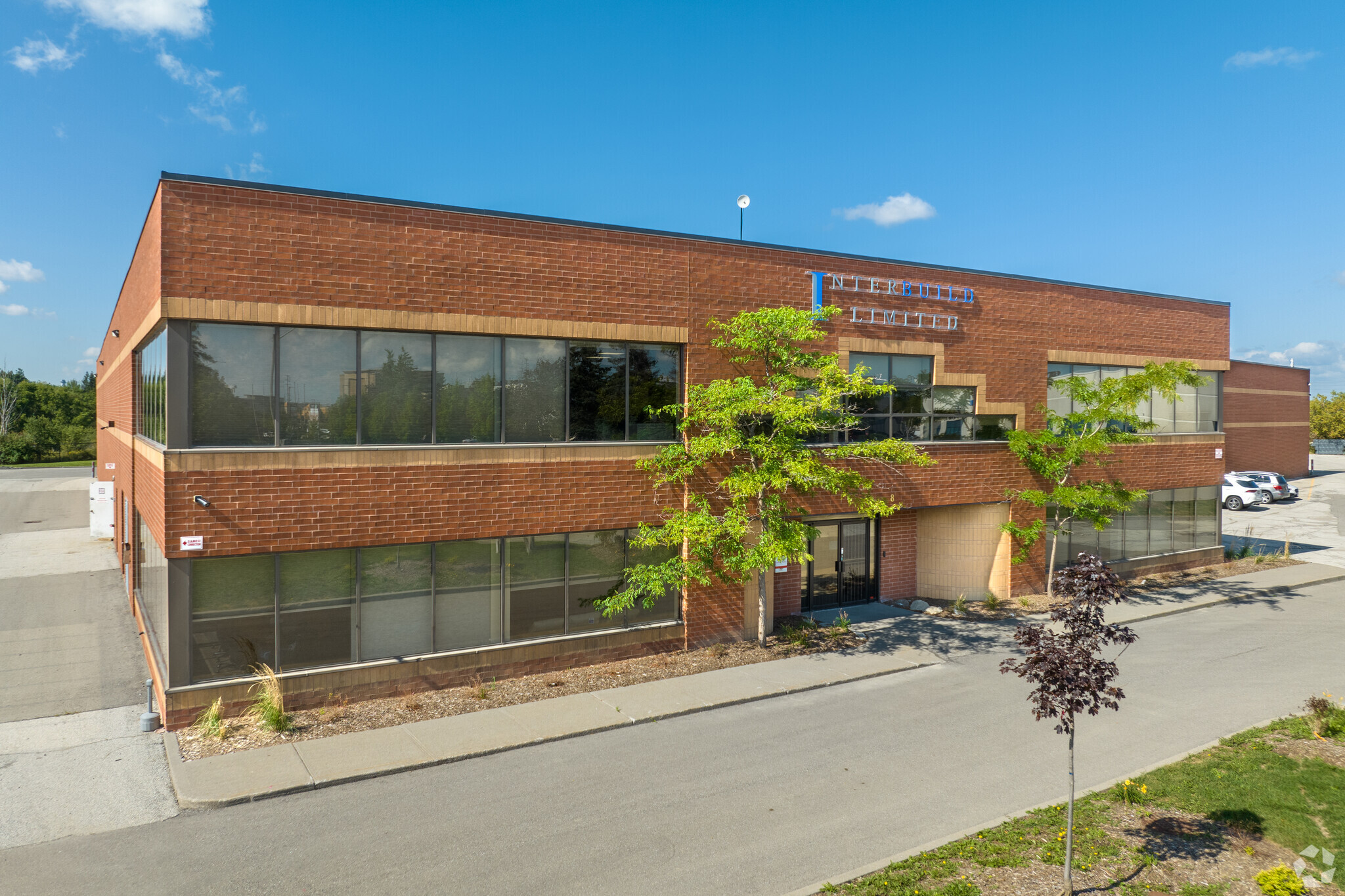 8 Abacus Rd, Brampton, ON à louer Photo de l’immeuble– Image 1 sur 6