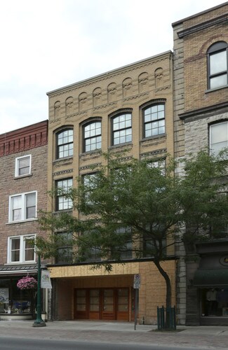 Plus de détails pour 58-60 King St W, Brockville, ON - Local commercial à vendre