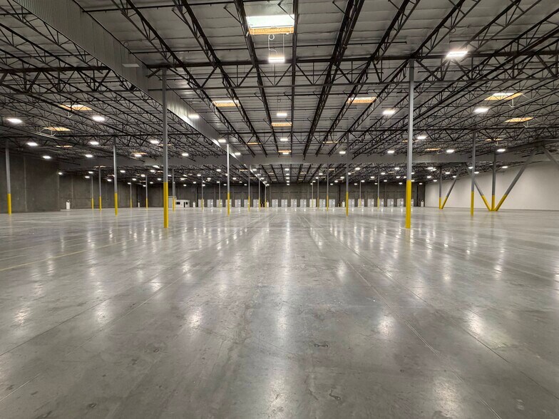 28104-28144 Witherspoon Pky, Valencia, CA à louer - Photo de l’immeuble – Image 2 sur 16