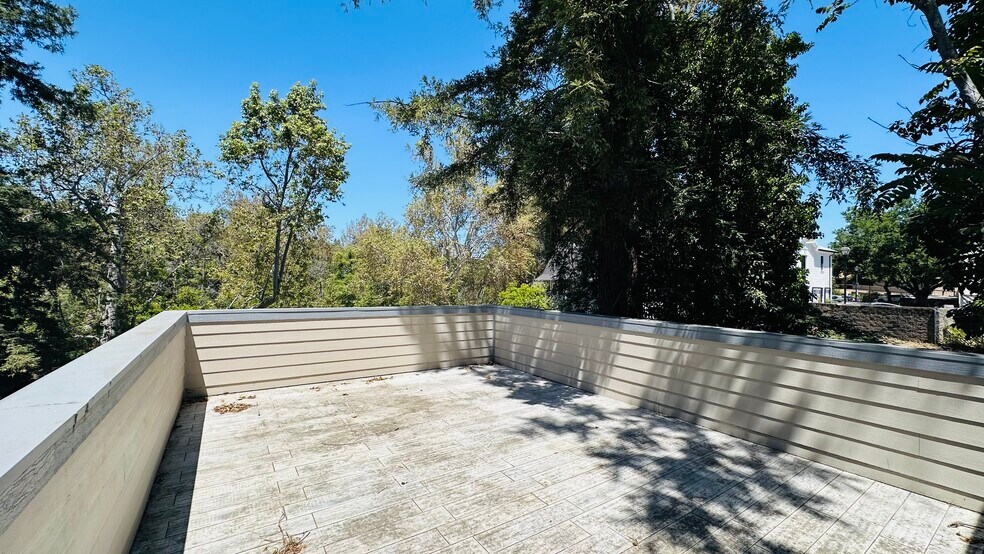 14521 Big Basin Way, Saratoga, CA à louer - Photo de l’immeuble – Image 3 sur 29