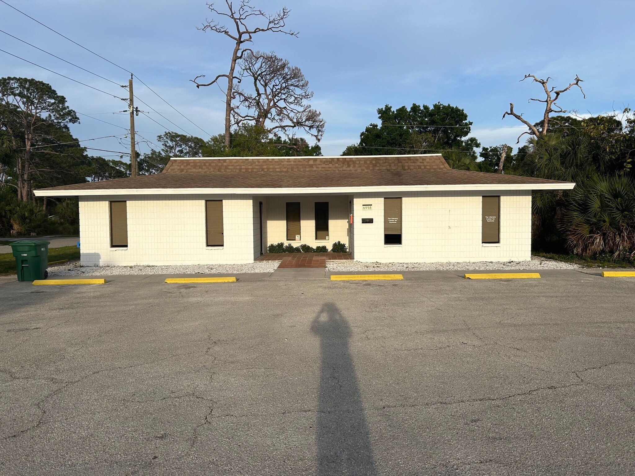 695 Old Englewood Rd, Englewood, FL à louer Photo de l’immeuble– Image 1 sur 14