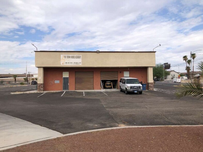 3977 E Vegas Valley Dr, Las Vegas, NV à vendre - Photo de l’immeuble – Image 2 sur 11