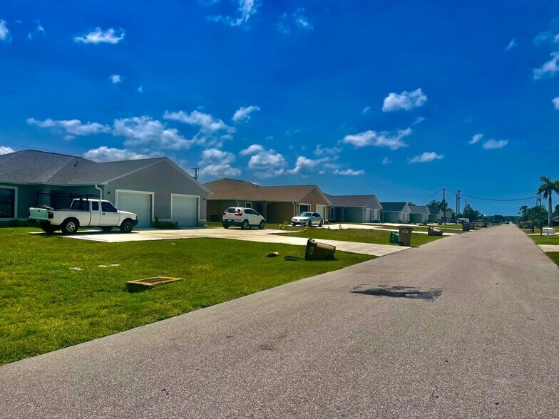 3603 SW 8th Pl, Cape Coral, FL à vendre - Photo de l’immeuble – Image 2 sur 16