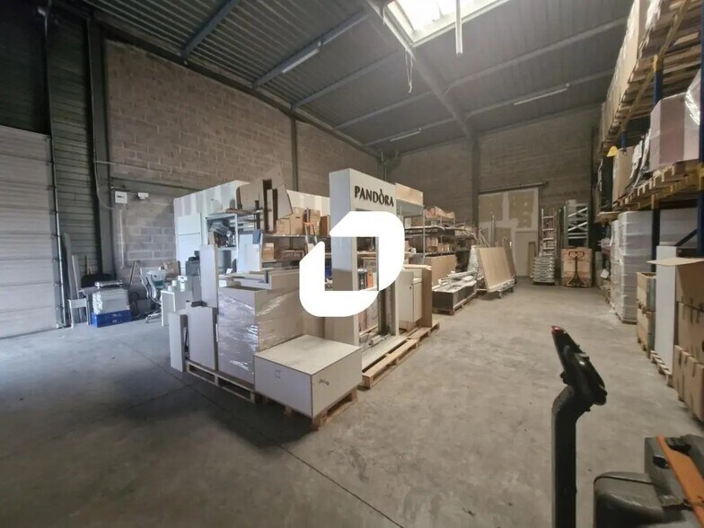 Local d'activités dans Ozoir-la-Ferrière à vendre - Photo intérieure – Image 2 sur 4