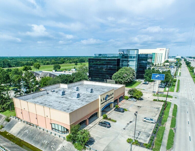 15905 Katy Fwy, Houston, TX à louer - Photo de l’immeuble – Image 3 sur 5