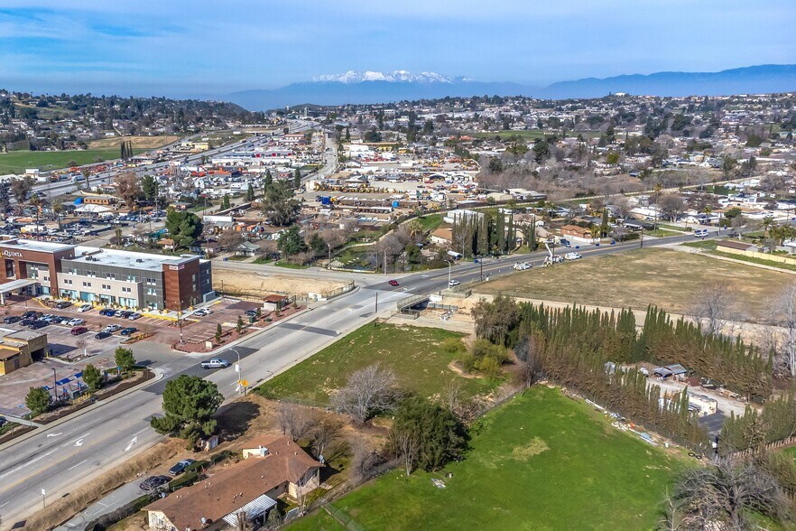 12915 14th st, Yucaipa, CA à vendre - Photo de l’immeuble – Image 2 sur 9