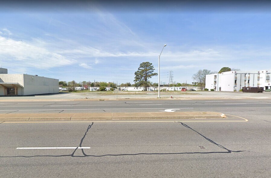 6065 Jefferson Ave, Newport News, VA à vendre - Photo de l’immeuble – Image 2 sur 4