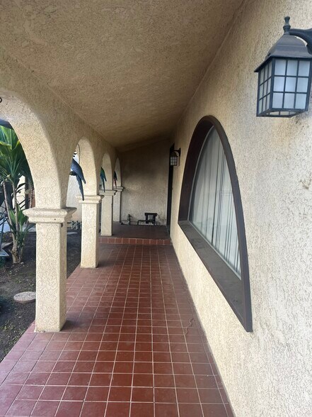 246 E Hullett St, Long Beach, CA à vendre - Photo de l’immeuble – Image 2 sur 6