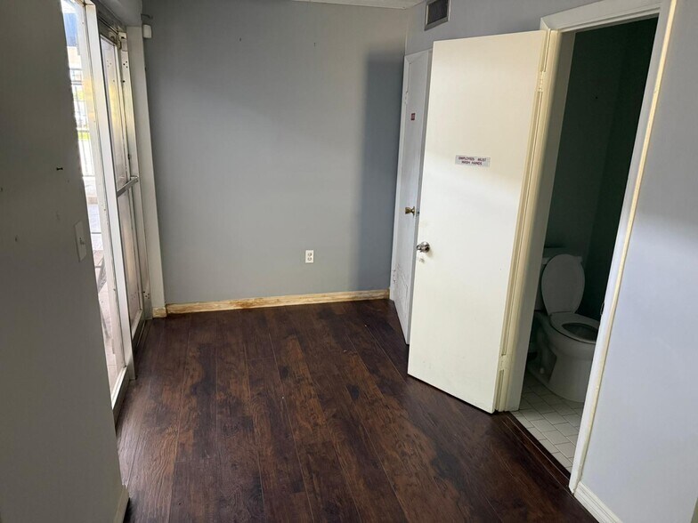 16600 NE 8th Ave, North Miami Beach, FL à louer - Photo intérieure – Image 3 sur 13