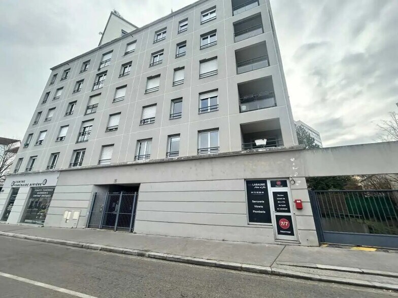 Bureau dans Lyon à louer - Photo de l’immeuble – Image 1 sur 6