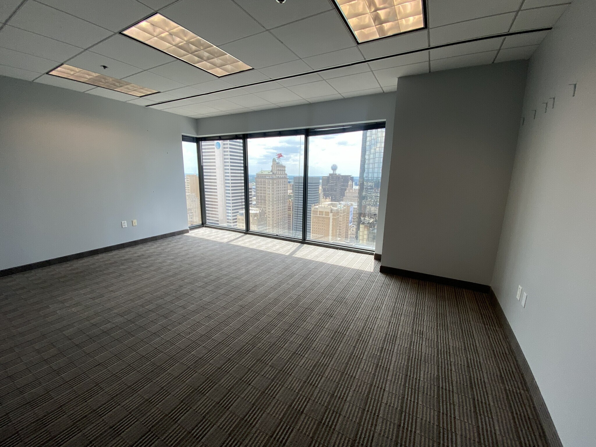 1700 Pacific Ave, Dallas, TX à louer Photo intérieure– Image 1 sur 14