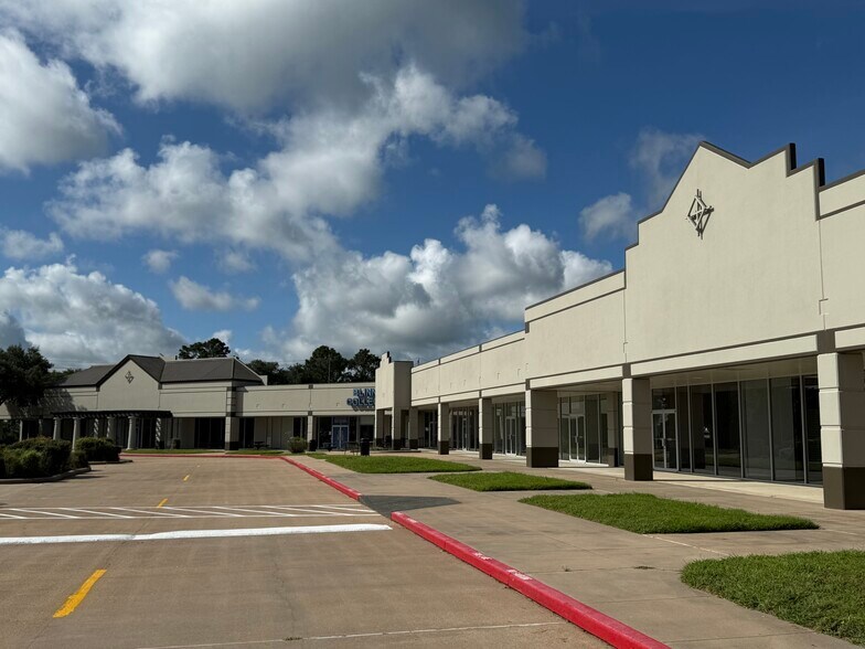 3701 Outlet Center Dr, Sealy, TX à louer - Photo de l’immeuble – Image 3 sur 5
