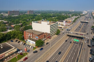 5250 Boul Décarie, Montréal, QC - VUE AÉRIENNE  vue de carte