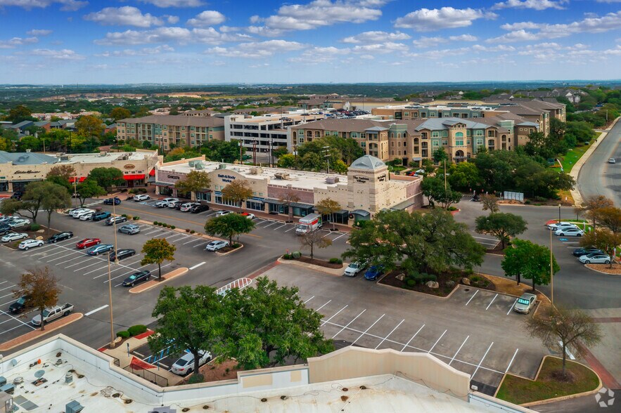 11745 W IH-10, San Antonio, TX à louer - Photo de l’immeuble – Image 3 sur 5