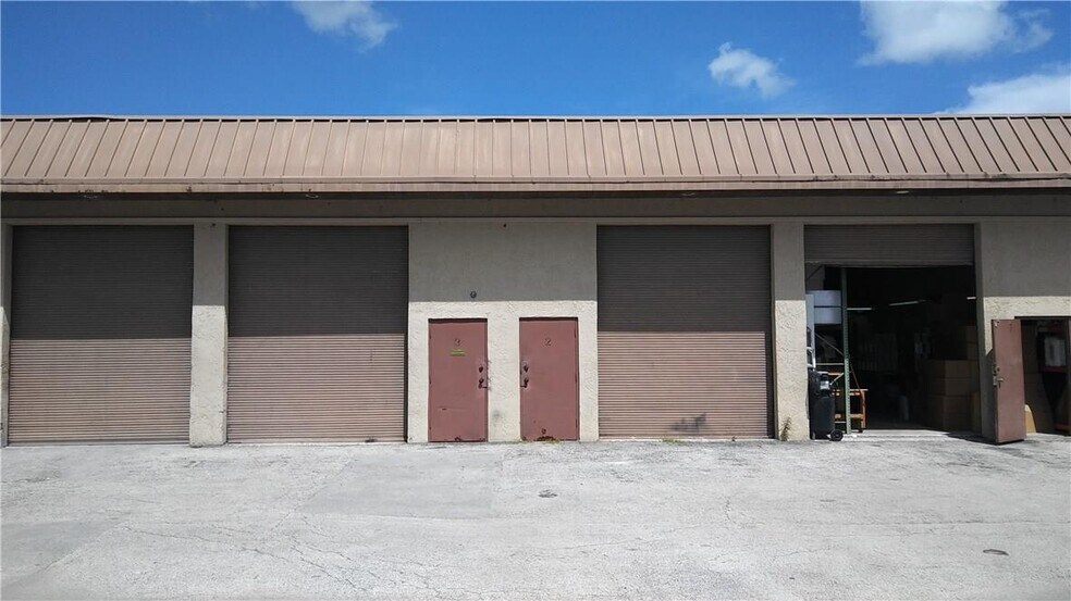 1901 NW 32nd St, Pompano Beach, FL à louer - Photo de l’immeuble – Image 2 sur 4