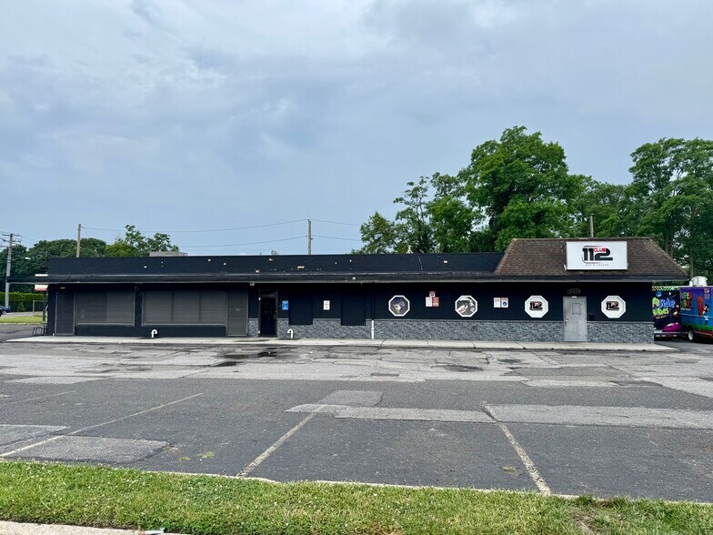 112 Wheeler Rd, Central Islip, NY à louer - Photo de l’immeuble – Image 3 sur 3