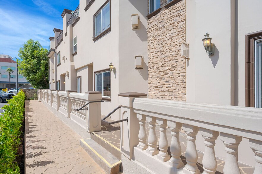 4325 Stern Ave, Sherman Oaks, CA à vendre - Photo de l’immeuble – Image 3 sur 26