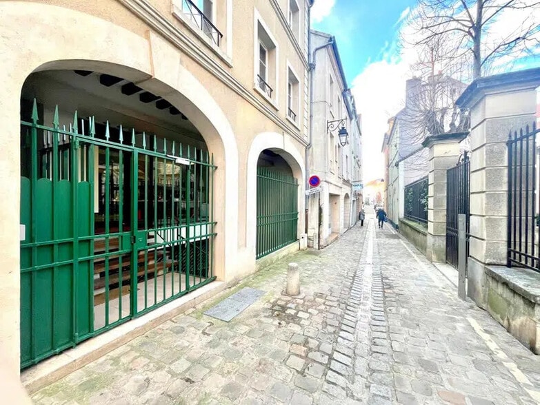Bureau dans Saint-Germain-en-Laye à vendre - Photo de l’immeuble – Image 1 sur 8