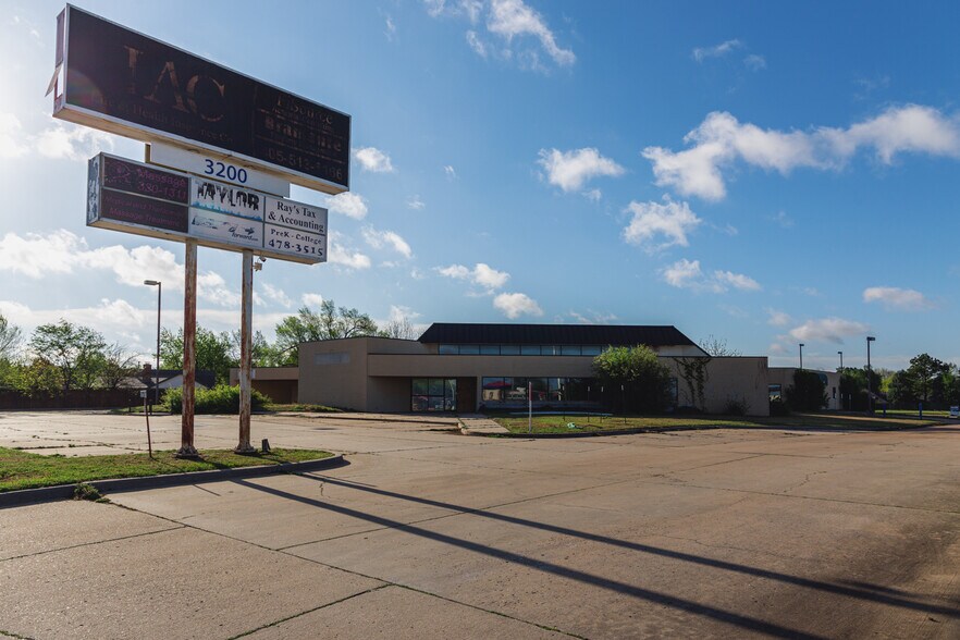 3200 E Memorial Rd, Edmond, OK à vendre - Photo principale – Image 1 sur 32