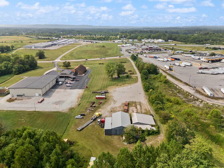 13517 Blue Lick Rd, Memphis, IN à vendre - Photo de l’immeuble – Image 2 sur 35