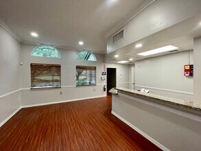 8391-8397 W Oakland Park Blvd, Sunrise, FL à louer Photo intérieure– Image 2 sur 8