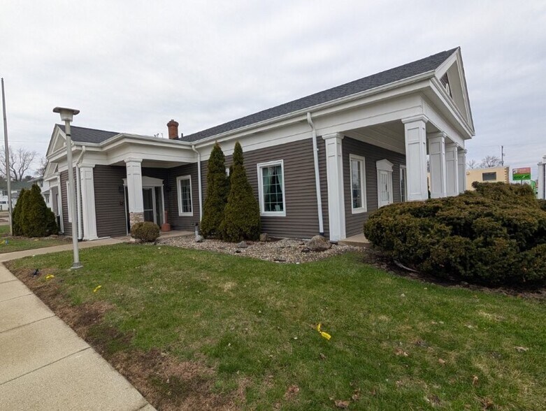 720 Capital Ave SW, Battle Creek, MI à vendre - Photo de l’immeuble – Image 2 sur 11