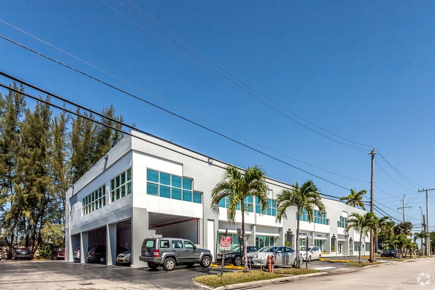 9300 NW 25th St, Miami, FL à louer - Photo de l’immeuble – Image 2 sur 16