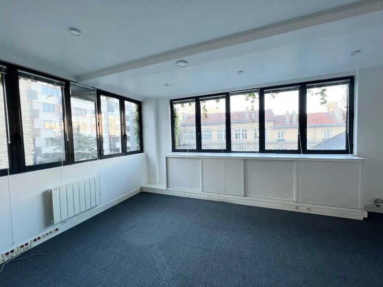 Bureau dans Paris à louer - Photo de l’immeuble – Image 1 sur 4