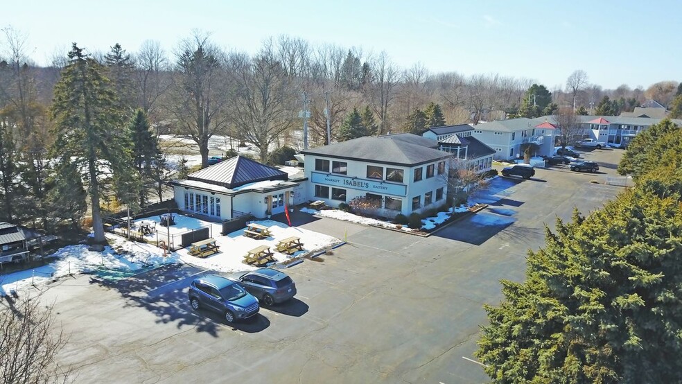 310 Blue Star Memorial Hwy, Douglas, MI à vendre - Photo de l’immeuble – Image 1 sur 11