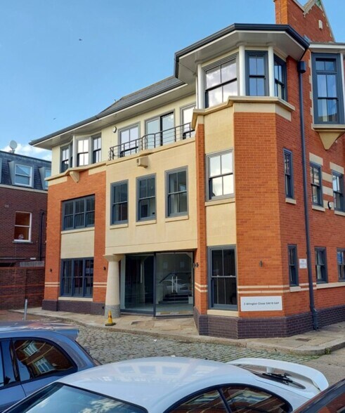 2 Allington Close, Londres à louer - Photo de l’immeuble – Image 1 sur 2