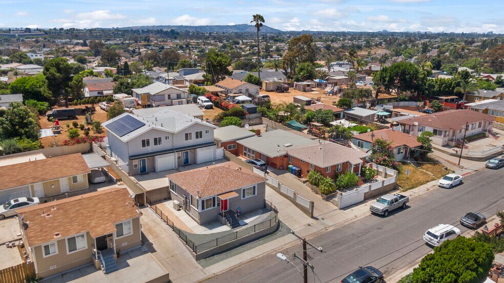 2956 Ulric St, San Diego, CA à vendre - Photo de l’immeuble – Image 2 sur 30