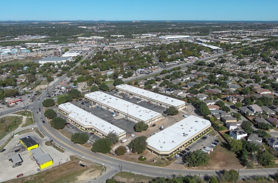 5650-5680 Randolph Blvd, San Antonio, TX à vendre - Photo de l’immeuble – Image 3 sur 5