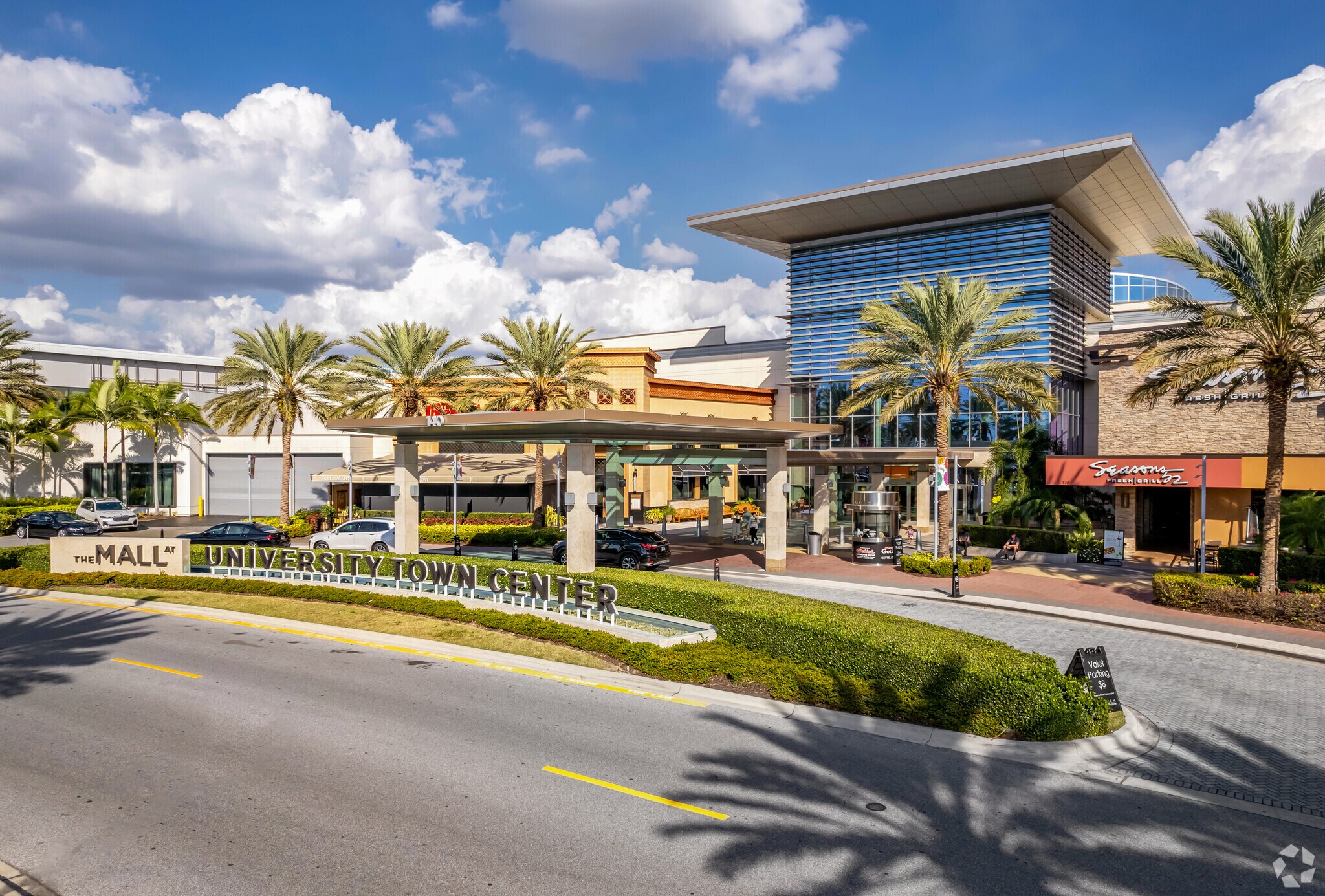 140 University Town Center Dr, Sarasota, FL à louer Photo principale– Image 1 sur 12