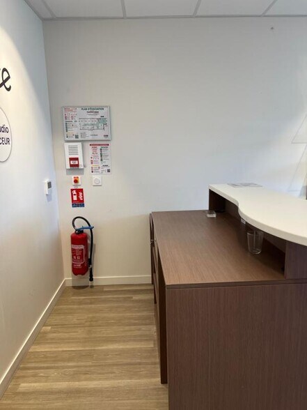 Local commercial dans Roquebrune Sur Argens à vendre - Photo intérieure – Image 3 sur 13
