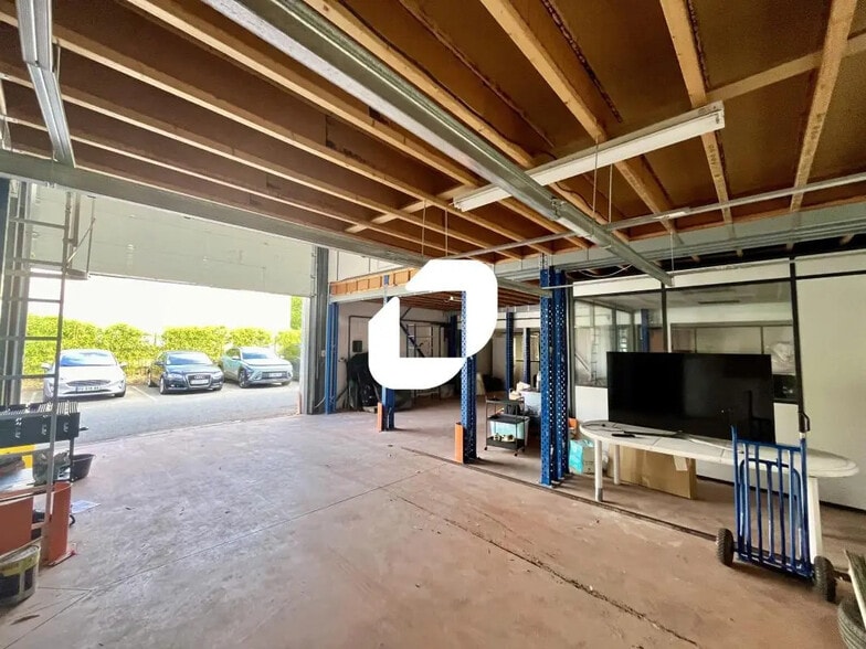 Local d’activités dans Jons à louer - Photo intérieure – Image 2 sur 9