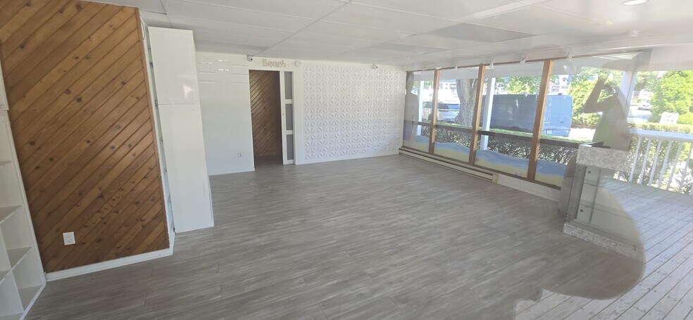 107 W Montauk Hwy, Hampton Bays, NY à louer - Photo intérieure – Image 3 sur 15