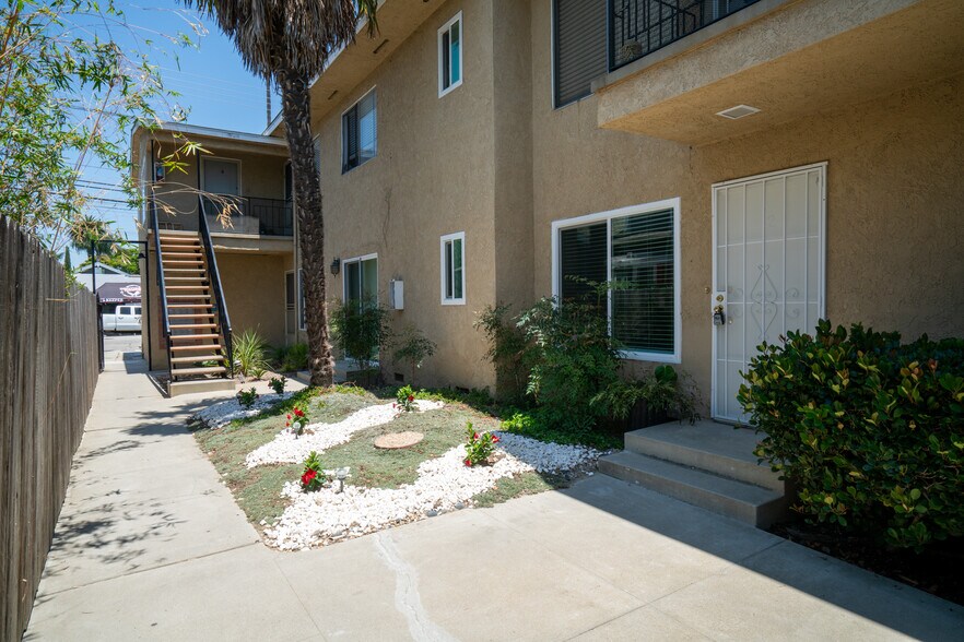 3700 E 4th St, Long Beach, CA à vendre - Photo de l’immeuble – Image 2 sur 12