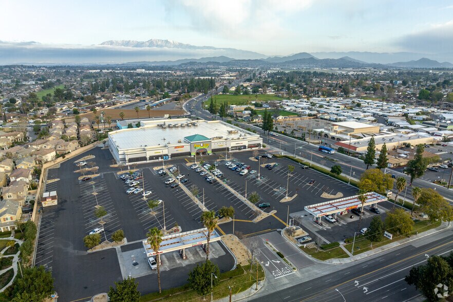4250 Van Buren Blvd, Riverside, CA à louer - Photo de l’immeuble – Image 1 sur 6
